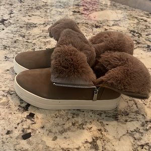 J/Slide NYC tan perfect like new condition size 7 1/2